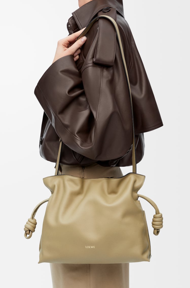 LOEWE Flamenco Clutch moyen en cuir de veau nappa Vert Argile