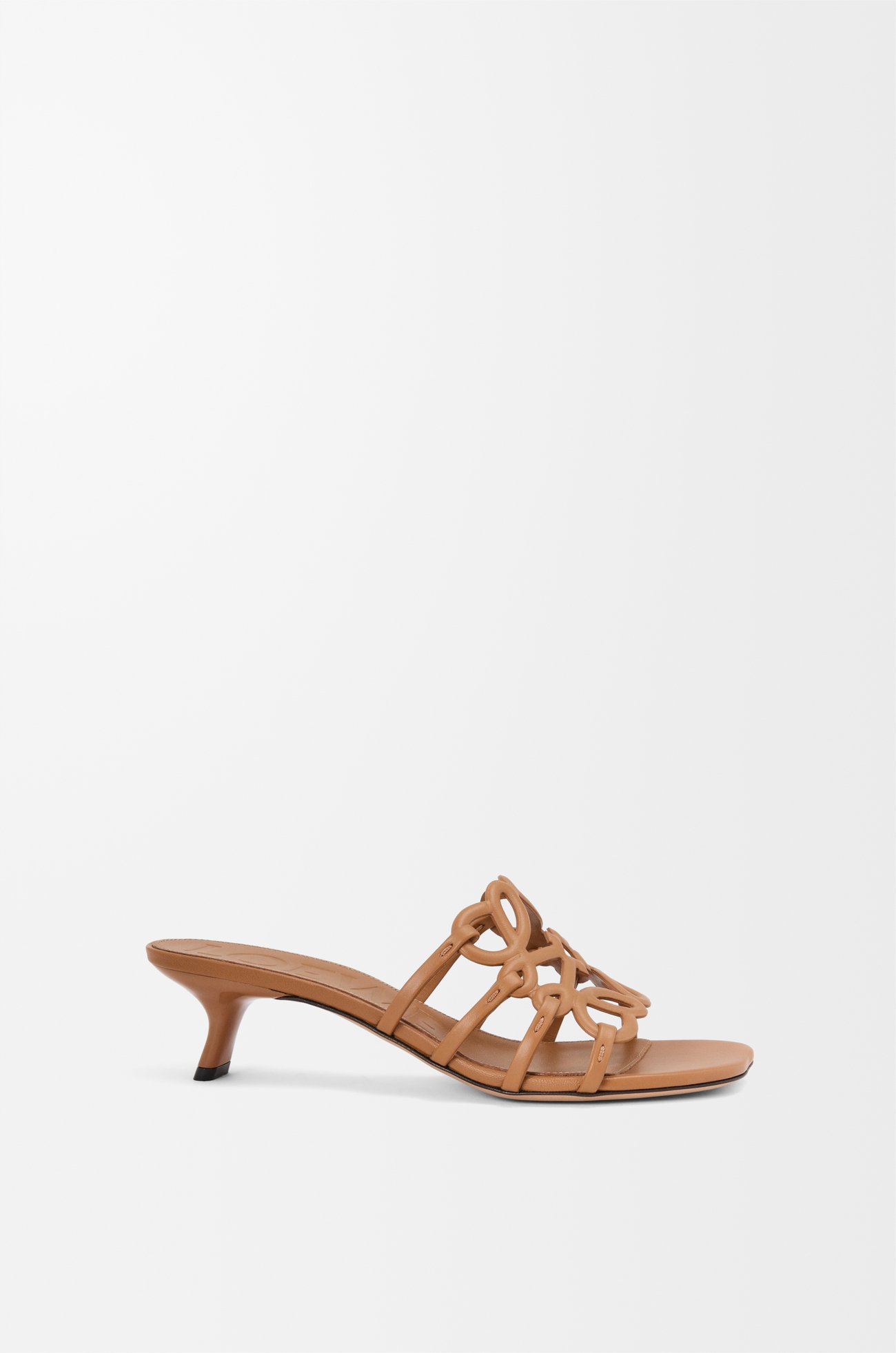 LOEWE Mules Petal Anagram en cuir de veau souple Camel
